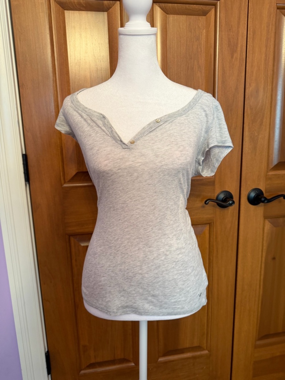 American Eagle Outfitters Light Gray Short Sleeve Henley Tee Y2K